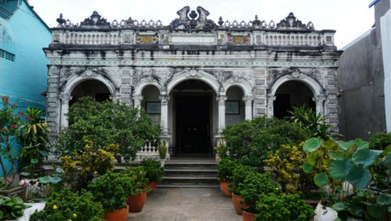 Nhà cổ Huỳnh Thủy Lê thể hiện sự hòa trộn của nhiều trường phái và thời kỳ trang trí. Ảnh: Nhã Nam.