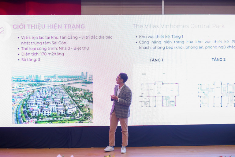 Thí sinh thuyết trình về bài dự thi 