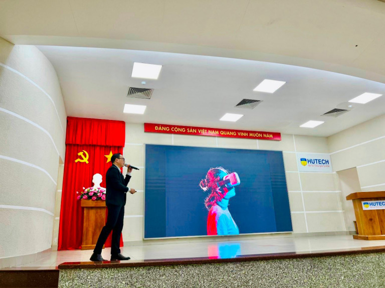 Ths. KTS Nguyễn Trung Kiên đang chia sẻ về ‘metaverse’ trong kiến trúc