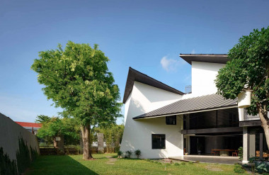 Công trình Haushaus theo trường phái kiến trúc phi kết cấu sử dụng vật liệu tôn do KTS Lưu Quốc Thịnh thiết kế (Ảnh: Dũng Huỳnh - DH Studio)