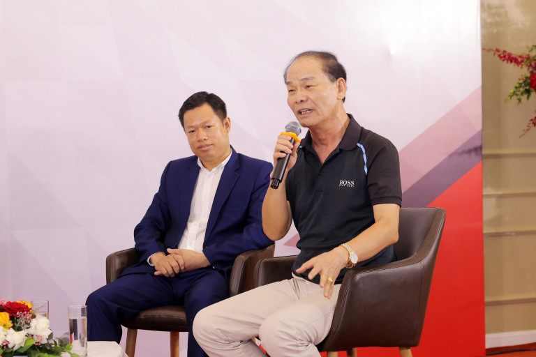 Ông Tạ Quốc Khánh (phải) và ông Vũ Tiến Thành tại tọa đàm