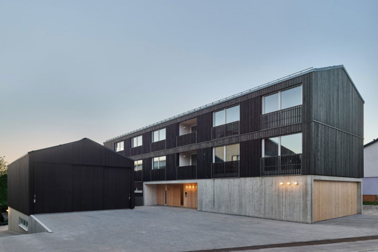 Nhà ở và nhà xưởng của kiến trúc sư schleicher.ragaller gần Stuttgart, Đức sử dụng phong cách nhà trang trại có đầu hồi và ghép gỗ chặt chẽ. (Ảnh: Zooey Braun Photography)