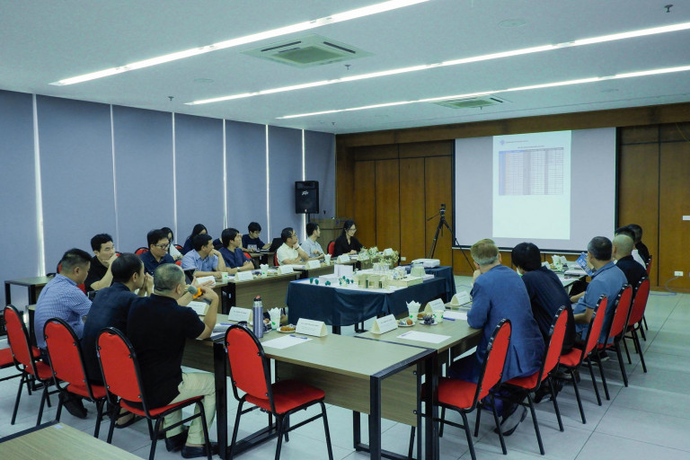 Hội đồng Giám khảo thảo luận trong buổi chấm chung khảo