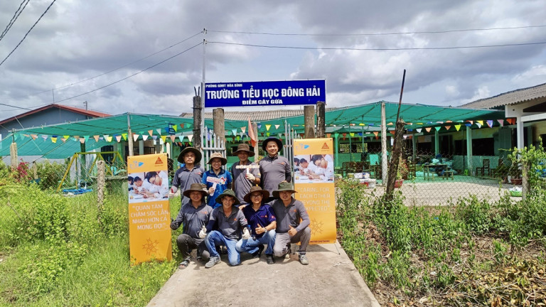 Sika Việt Nam tham gia công tác sơn sửa lại trường tiểu học Đông Hải