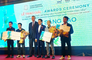 4 trong số 6 tác giả vào vòng chung khảo được trao Giải Sáng tạo