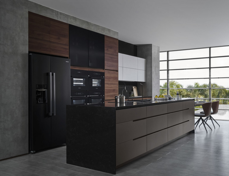 Hình chụp thực tế ứng dụng sản phẩm gỗ laminate đơn sắc (Lacquered Laminate) tại showroom An Cường