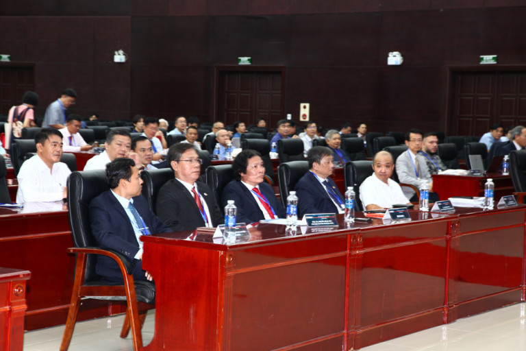 Khách tham dự bao gồm các lãnh đạo từ các trường đại học và các đại diện của Liên hiệp Hội Xây dựng Việt Nam