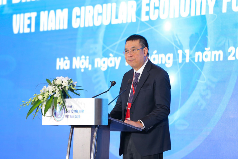 Ông Roongrote Rangsiyopash, Chủ tịch kiêm Giám đốc điều hành của SCG 