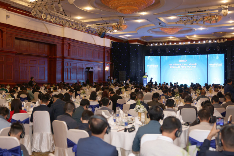 Tổng giám đốc Tập đoàn SILKROAD, ông Park Heok Ho phát biểu chào mừng tại Hội thảo khoa học kỹ thuật phụ gia bê tông năm 2023