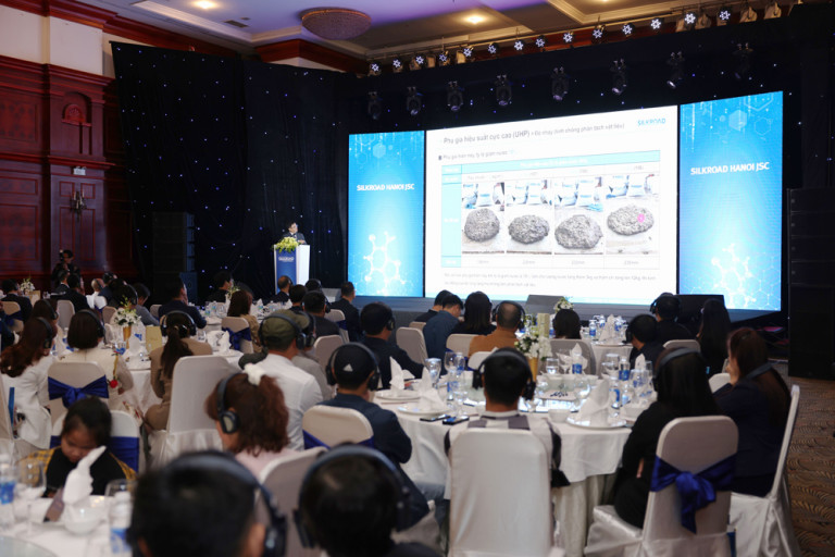 Tiến sĩ Phòng Nghiên cứu _ Phát triển sản phẩm SILKROAD, Ju, Young Gil với bài phát biểu kỹ thuật về phụ gia hiệu suất cực cao