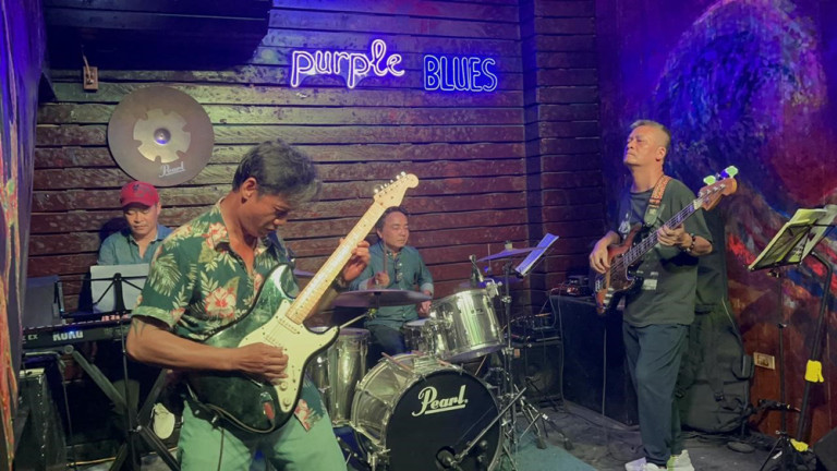 Ban nhạc Purple Blues cũng góp mặt trong Show Rock của Lễ hội