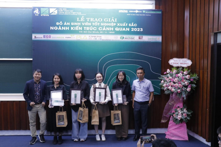 Các sinh viên đoạt giải khuyến khích, gồm: Trương Quang Tài, Ngô Thanh Tâm, Dương Hoài Bích Dân, Lão Thị Giang, Nguyễn Phan Thuỷ Tiên.