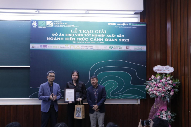 Sinh viên Nguyễn Thị Minh Nguyệt đoạt giải nhì.