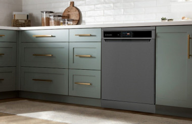 Máy rửa chén Malloca MDW14-S10TFT với chức năng Eco / Save+ tiết kiệm hơn 5.4 L nước cho lần rửa tiếp theo.