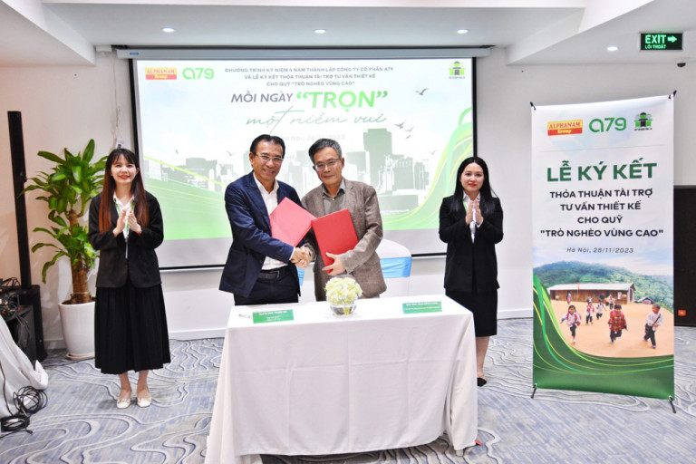 Lễ ký kết Thỏa thuận tài trợ Tư vấn Thiết kế cho Quỹ “Trò nghèo vùng cao” giữa TS.KTS Ngô Trung Hải – Chủ tịch HĐQT CTCP A79 và Nhà báo Trần Đăng Tuấn – Chủ tịch Hội đồng Quản lý Quỹ