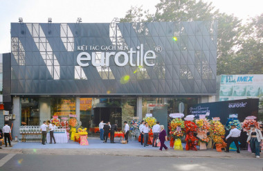 Eurotile Center TP.HCM có thiết kế không gian mở, tọa lạc tại 270 Lý Thường Kiệt, Quận 10
