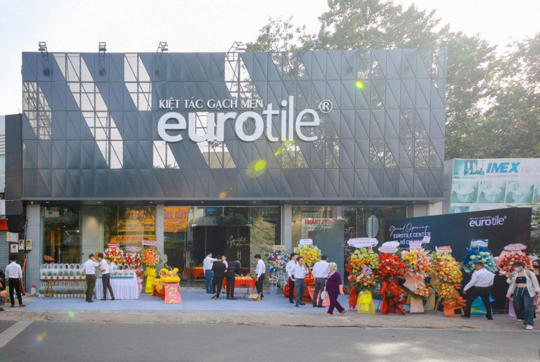 Eurotile Center TP.HCM có thiết kế không gian mở, tọa lạc tại 270 Lý Thường Kiệt, Quận 10