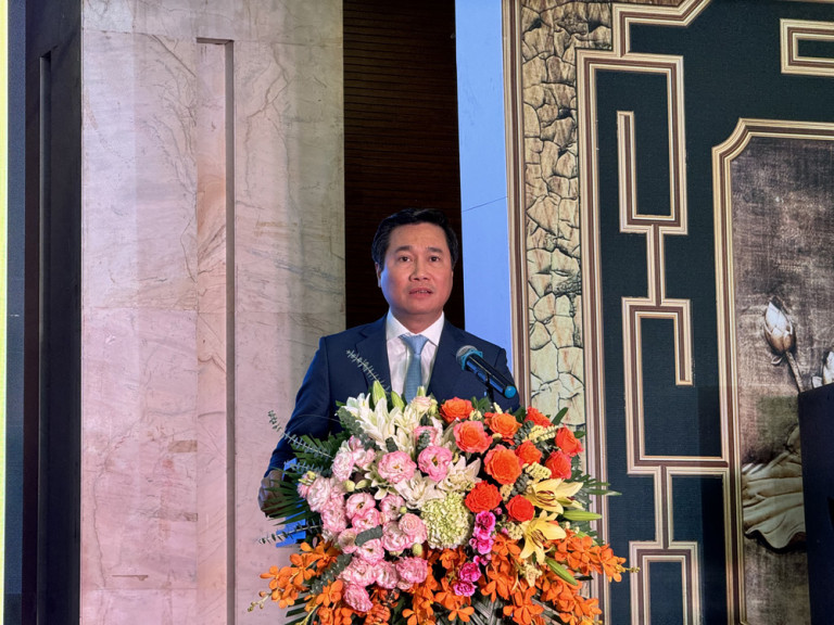 Ông Nguyễn Tường Văn - Thứ trưởng Bộ Xây dựng, Chủ tịch Hội đồng giải thưởng Loa Thành năm 2023 phát biểu khai mạc