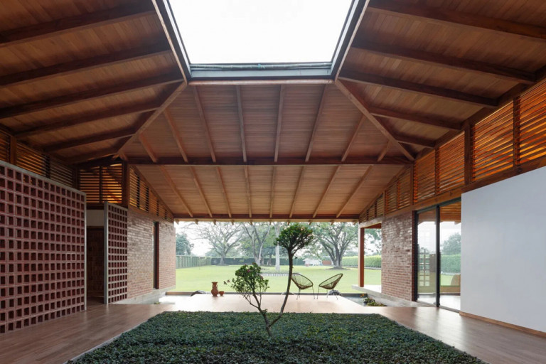 Ngôi nhà tĩnh lặng / Natura Futura Arquitectura. Ảnh: Lorena Darquea