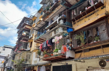 Phần lớn các chung cư cũ ở Hà Nội vẫn chưa được cải tạo đúng tiến độ. Ảnh: M.Hoa.