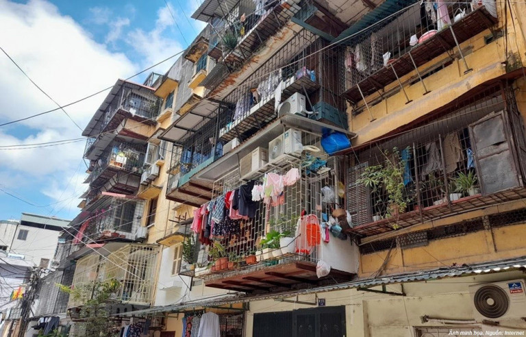Phần lớn các chung cư cũ ở Hà Nội vẫn chưa được cải tạo đúng tiến độ. Ảnh: M.Hoa.
