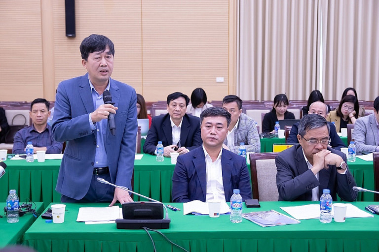 Đại diện doanh nghiệp tham gia đầu tư xây dựng nhà ở xã hội tham luận tại Hội nghị.