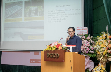 Đại diện Sika giới thiệu những giải pháp mái vượt kỳ vọng, đóng góp cho công cuộc bền vững hóa của nền kiến trúc Việt Nam