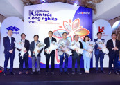 Đại diện Công ty NS BlueScope Việt Nam và Hội đồng đánh giá Giải thưởng Kiến trúc công nghiệp 2024