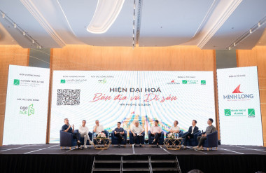 Phiên thảo luận đặc biệt với sự tham gia của 05 diễn giả, KTS Nguyễn Tuấn Anh, KTS Lê Thành Vinh và nhà nghiên cứu lịch sử Hải Phòng Phạm Tuệ