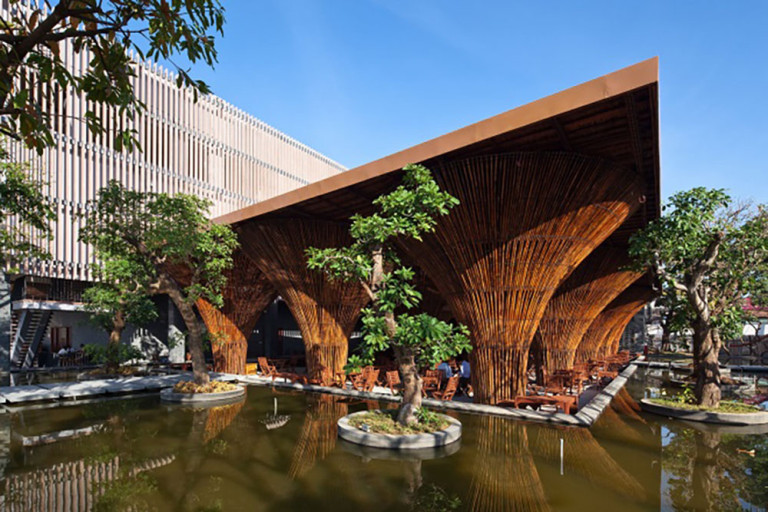 Indochine cafe ở Kontum do Võ Trọng Nghĩa thiết kế (Ảnh: Hiroyuki Oki)