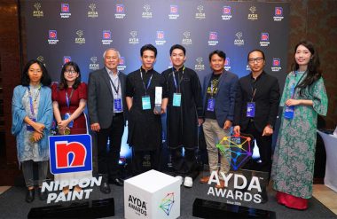 Vừa qua, hai Đại diện Việt Nam đã tranh tài cùng các thí sinh quốc tế tại Chennai, Ấn Độ và giành được 2 giải thưởng quan trọng của Vòng Chung kết Quốc tế Giải thưởng Thiết kế AYDA 2023/24 tổ chức bởi Nippon Paint: Thiết kế Bền vững và Thiết kế được yêu thích bởi Ban Giám khảo.