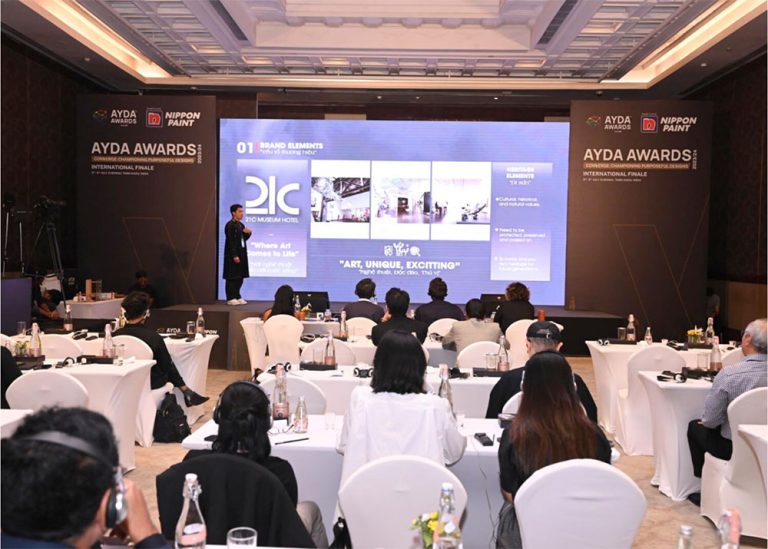 Thí sinh Trương Thanh Quí thuyết trình dự án 21C Museum Hotels một cách đầy tâm huyết