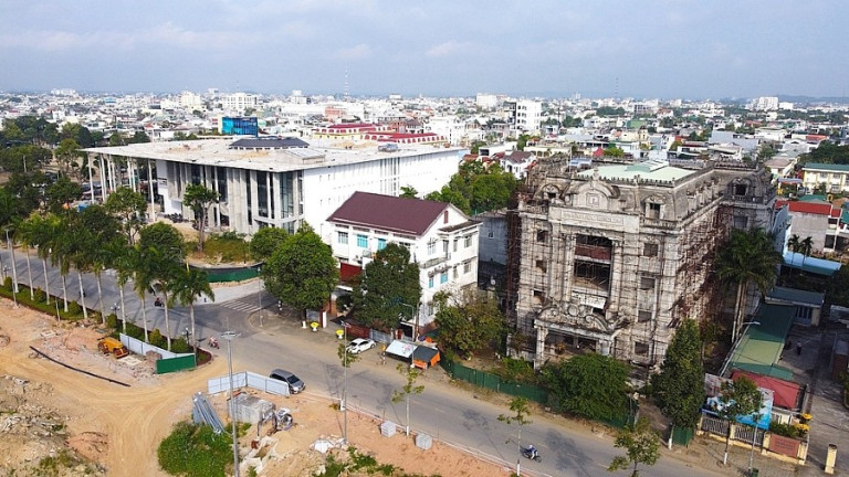 Thời gian qua, công tác quản lý Nhà nước về kiến trúc, xây dựng trên địa bàn thành phố Quảng Ngãi gặp không ít khó khăn.