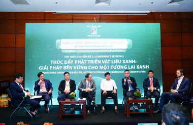 Ông Jacobo Perez Polaino - Tổng Giám đốc Sika Việt Nam (ngoài cùng bên phải) cùng tham gia thảo luận về các giải pháp vật liệu xanh bền vững