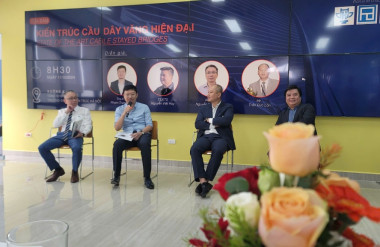 Các diễn giả trong buổi tọa đàm “Kiến trúc cầu dây văng hiện đại”