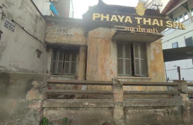 Biệt thự cũ tại số 10B đường Sương Nguyệt Anh, Quận 1, TP Hồ Chí Minh đã xuống cấp. Ảnh: YN