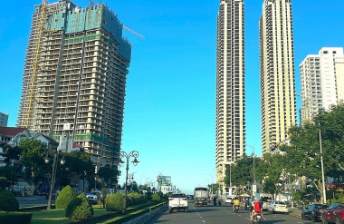 Nhiều tòa nhà cao tầng ở Việt Nam không tích hợp yếu tố sử dụng năng lượng hiệu quả ngay từ khâu thiết kế.