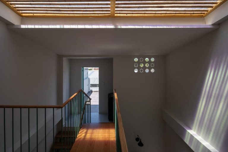 Hình 7 Bóng đổ mặt trời mang đến ánh sáng và giúp cảm nhận được thời gian