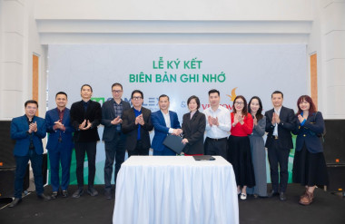 Đại diện ban lãnh đạo, ban cố vấn và cổ đông M Complex cùng đại diện Vincom Retail tại lễ ký kết.