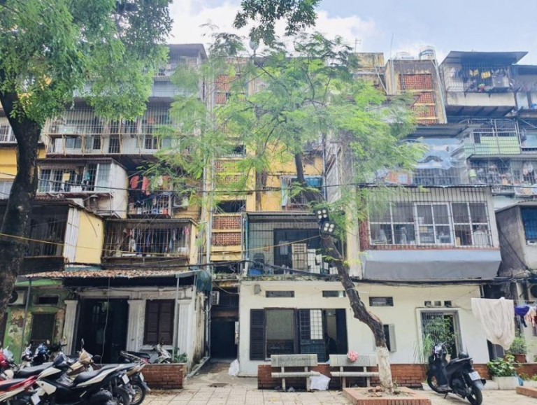 Quận Thanh Xuân đang nỗ lực cải tạo diện mạo cho các chung cư cũ trên địa bàn (Ảnh: báo Tuổi trẻ)