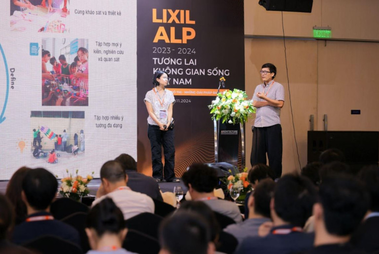 KTS Chu Kim Đức - Đại diện Think Playgrounds trình bày nghiên cứu “Đánh thức” nơi chốn trong thành phố” tại Hội thảo cuối kỳ “Trẻ hóa đô thị - Những ý tưởng ban đầu”