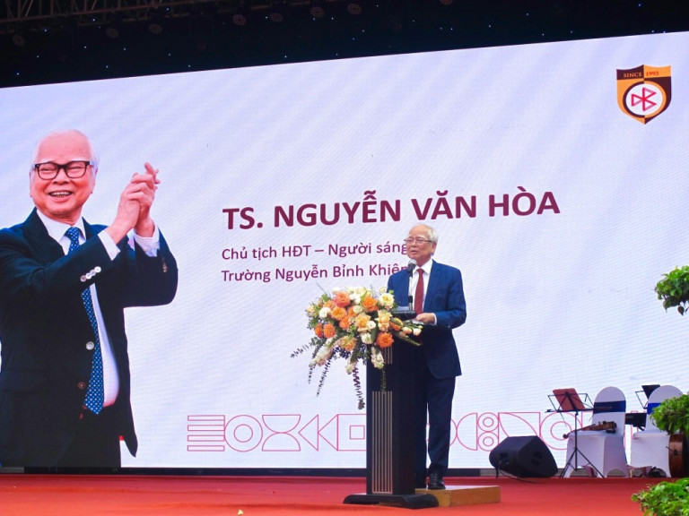 TS. Nguyễn Văn Hoà phát biểu mở đầu buổi lễ 