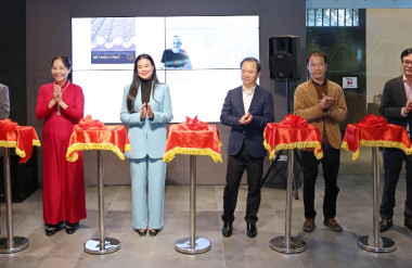 Các đại biểu cắt băng, chính thức Khai mạc triển lãm Nội thất Việt & Ra mắt thương hiệu Viet Furniture