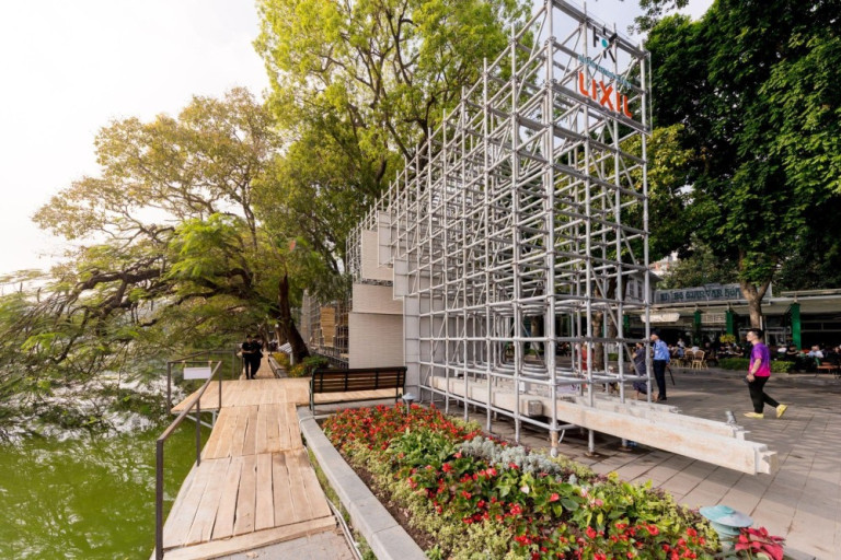 Pavilion nằm nép sát về phía Hồ, giảm thiểu việc chiếm dụng không gian