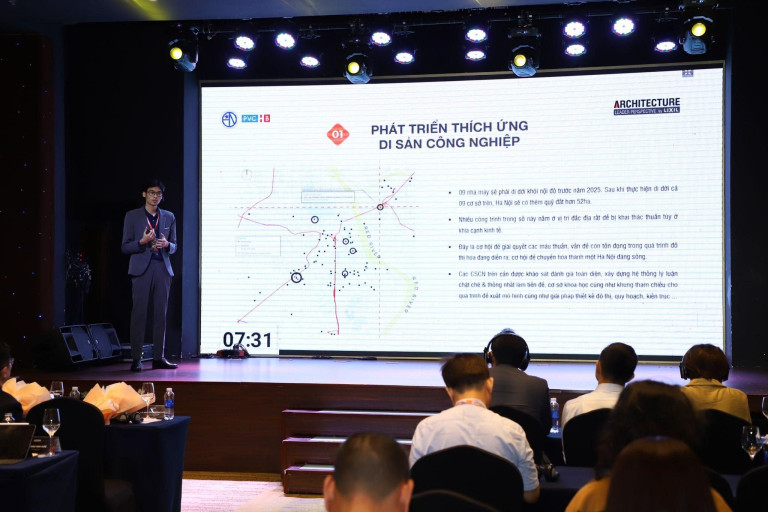 KTS Lê Ngọc Hưng - Đại diện PVCHB trình bày đề tài “Tái sinh đô thị bền vững: Phát triển thích ứng di sản công nghiệp”