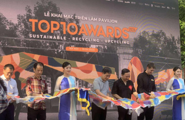 Khách mời cắt băng khai mạc sự kiện