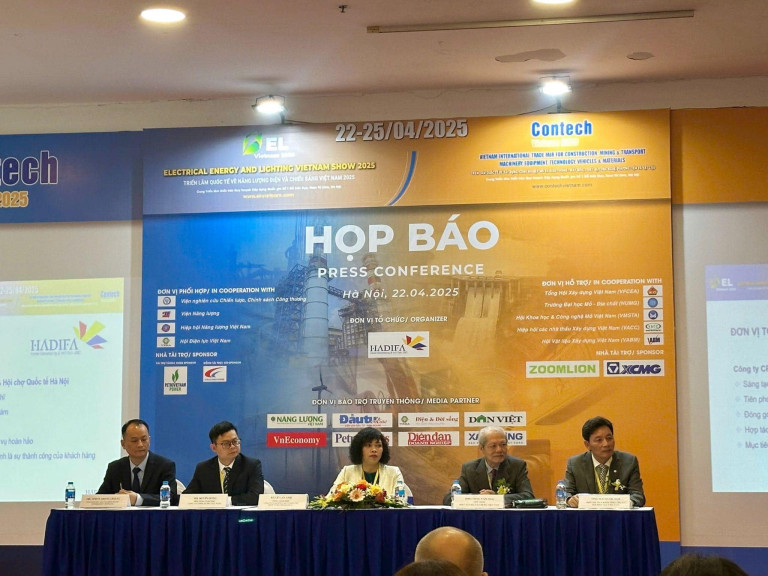 Họp báo Triển lãm, với sự tham dự của lãnh đạo từ những đơn vị tổ chức, phối hợp và hỗ trợ