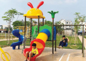 Một số công viên cấp phường chưa được chú trọng vào việc tạo dựng không gian xanh, mới đầu tư hoàn thiện hệ thống bề mặt ốp lát, trang bị các thiết bị công cộng nên chất lượng cảnh quan và tiện nghi sử dụng còn hạn chế.