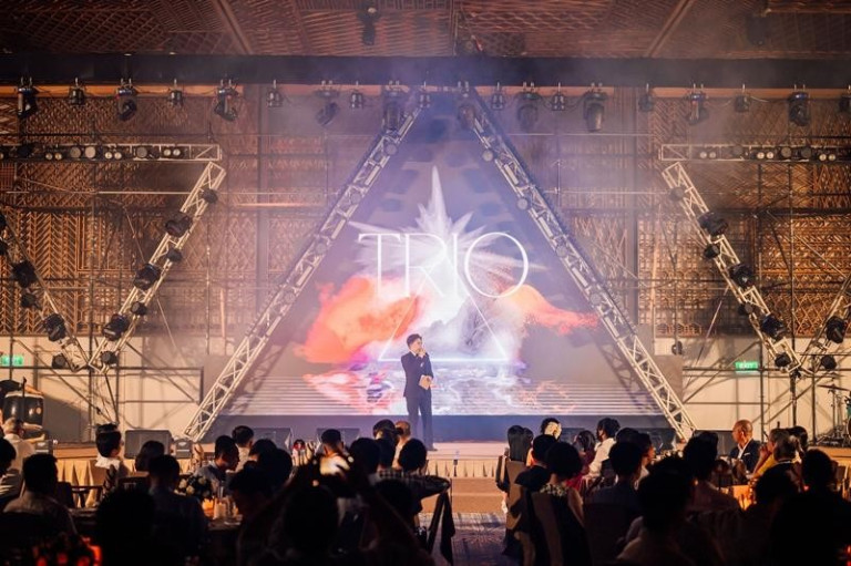 Toàn cảnh sân khấu TRIO 