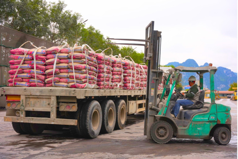 Trở thành đối tác tin cậy của giới kiến trúc sư và nhà thầu, SCG mang đến đa dạng sản phẩm xi măng phù hợp cho những công trình đòi hỏi cao về cả tính kỹ thuật lẫn tiêu chí bền vững.